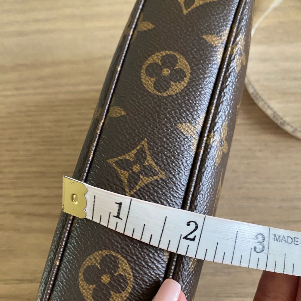 Louis Vuitton Pouchette - Authenitic - Original Owner - 3 Straps, Box, & Dustbag - Picture 13 of 17